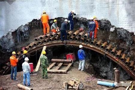 青阳隧道钢花管支护案例